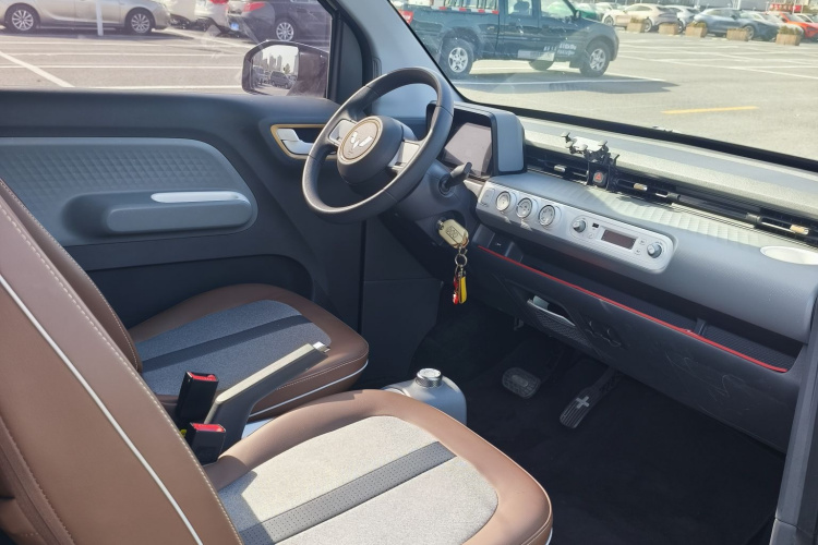 五菱汽车 宏光MINIEV 2022款 GAMEBOY 200km 玩咖款 磷酸铁锂中控内饰7005