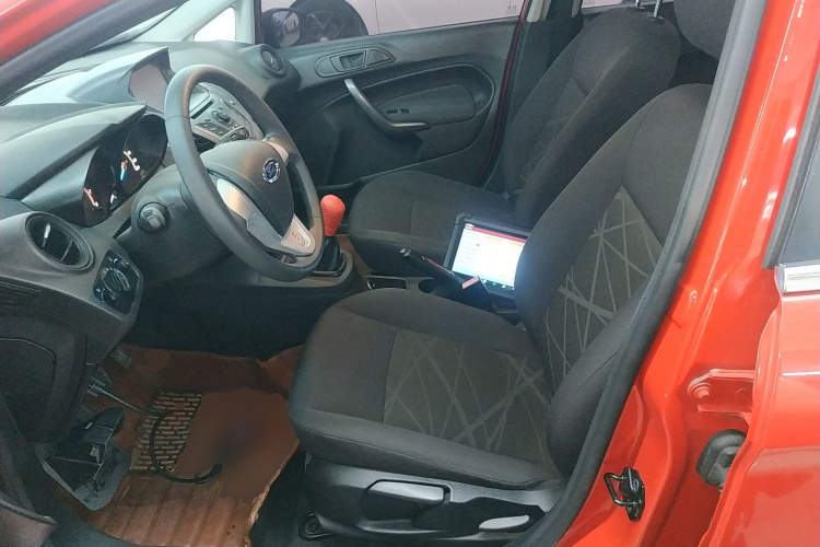 福特 嘉年华 2013款 三厢 1.5L 手动风尚型中控内饰19