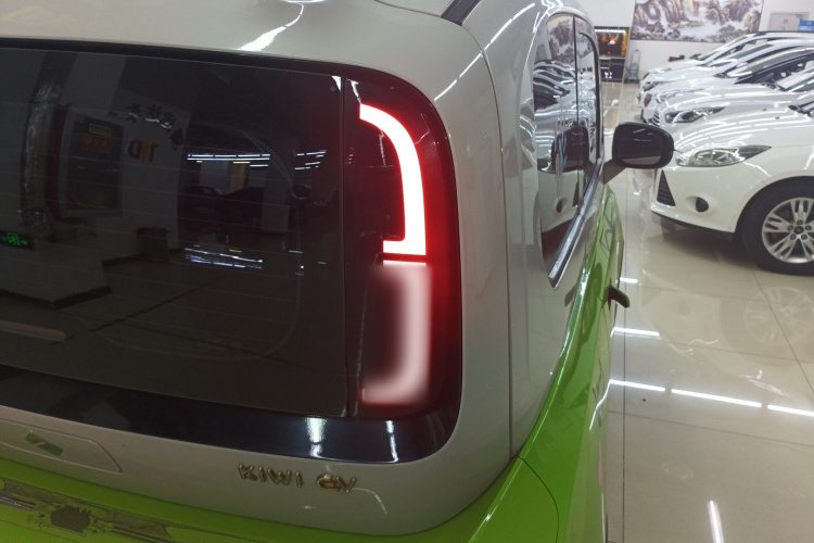 宝骏KiWi EV 2021款 艺术家 三元锂车身外观9