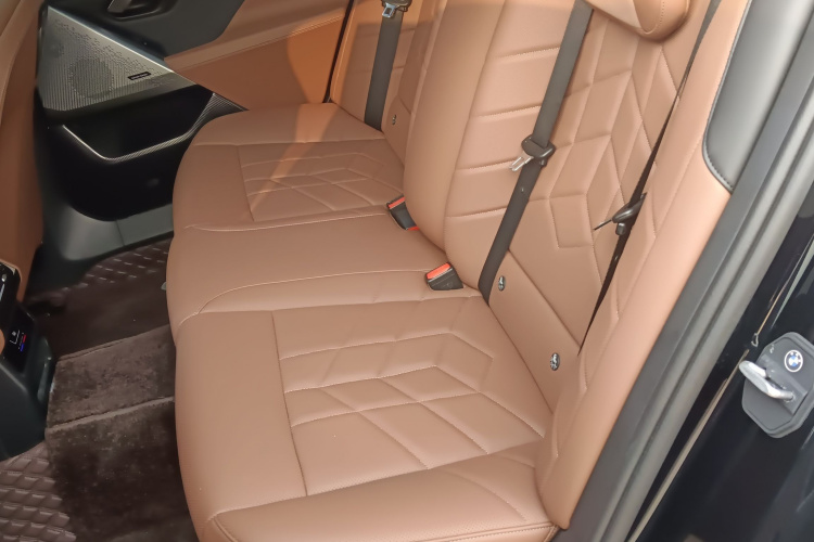 宝马5系 2024款 530Li 领先型 M运动套装中控内饰7004