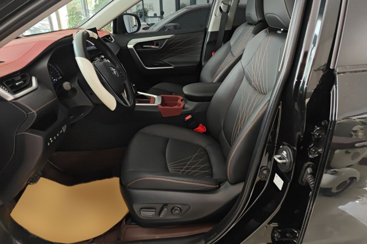 丰田 RAV4荣放 2024款 2.0L CVT两驱风尚Plus版局部细节19