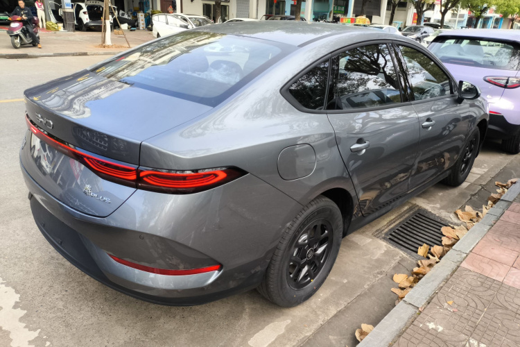 比亚迪 秦PLUS 2025款 DM-i 智驾版 55KM领先型车身外观7