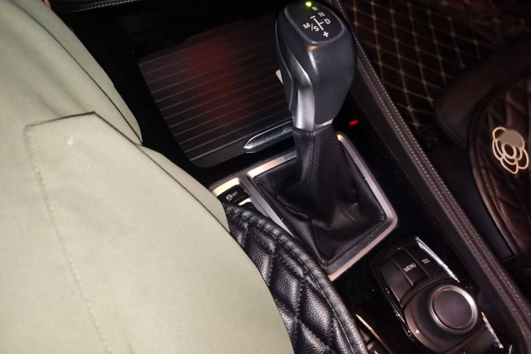 宝马1系 2017款 118i 运动型局部细节18