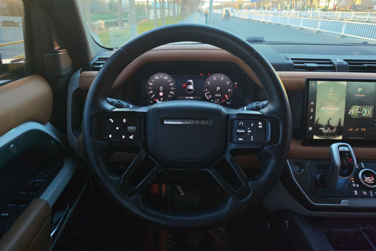 路虎卫士 2023款 改款 110 3.0T P400 暗黑特别版局部细节13