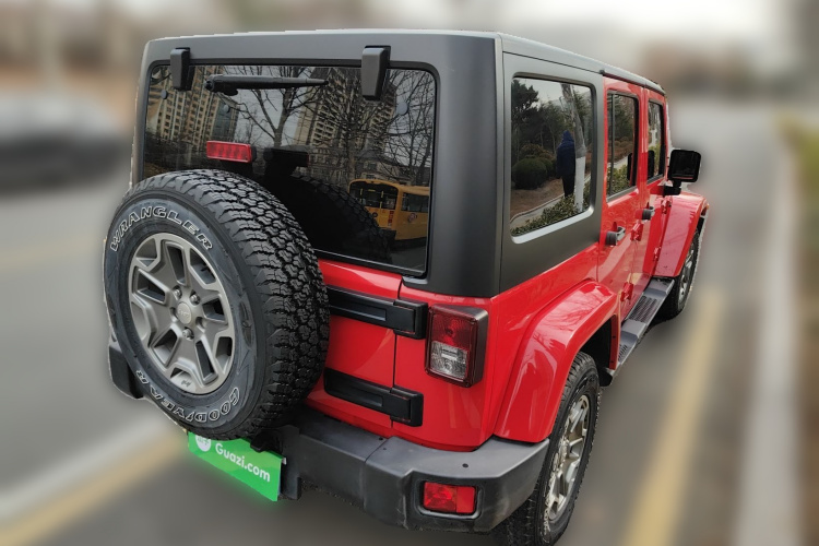 Jeep 牧马人 2017款 3.0L Sahara 四门舒享版车身外观7