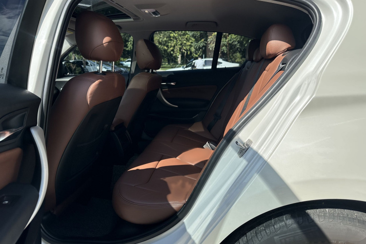 宝马1系(进口) 2018款 118i 领先型中控内饰7003