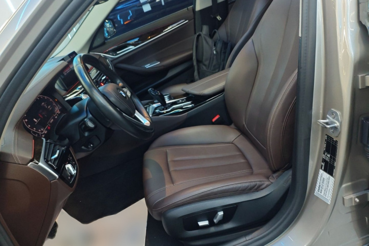 宝马5系 2020款 525Li 豪华套装局部细节19