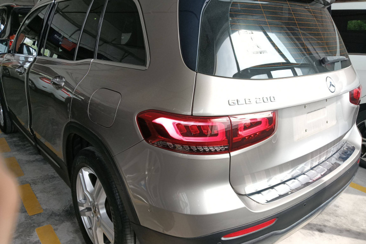 奔驰GLB 2020款 改款 GLB 200 动感型车身外观6