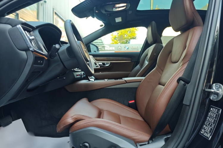 沃尔沃S90新能源 2024款 插电式混动 四驱长续航智雅豪华版中控内饰7004