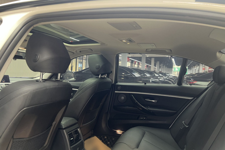 宝马3系 2019款 320Li M运动曜夜版中控内饰7008