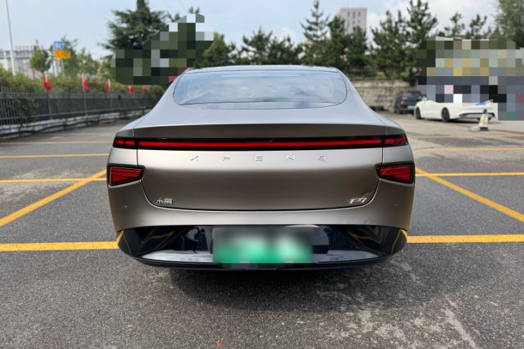 小鹏P7 2022款 480E+车身外观6008