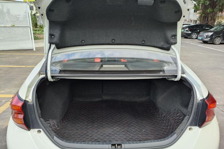 丰田 雷凌 2017款 改款 185T CVT精英版 国VI中控内饰23