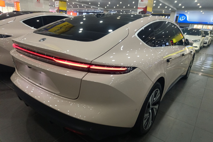 蔚来ET5 2022款 75kWh车身外观7