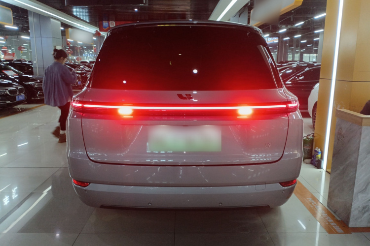 理想汽车 理想L9 2024款 Ultra车身外观6