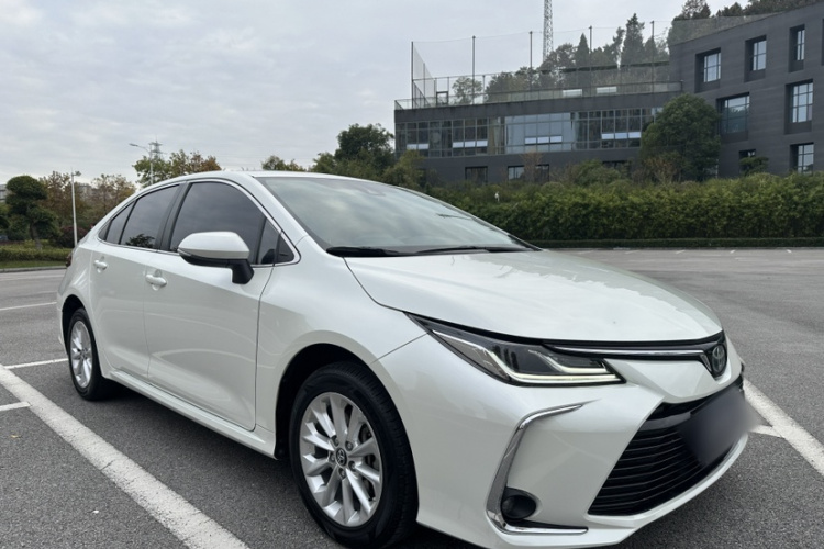 丰田 卡罗拉 2019款 双擎 1.8L E-CVT旗舰版车身外观6007