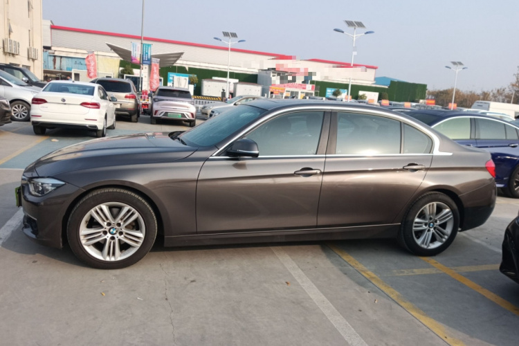 宝马3系 2017款 320Li 时尚型车身外观4