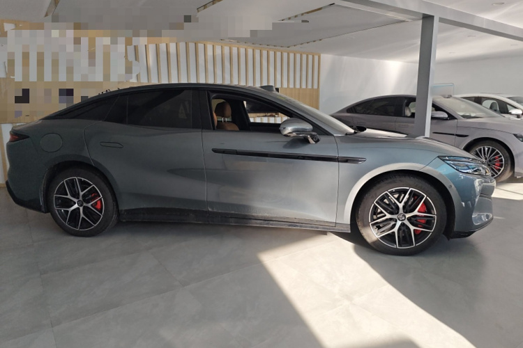 比亚迪 汉L 2025款 DM-p 四驱激光雷达旗舰型车身外观6005