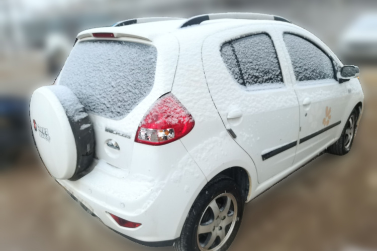 吉利汽车 熊猫经典 2014款 CROSS 1.5L 自动精英型车身外观7