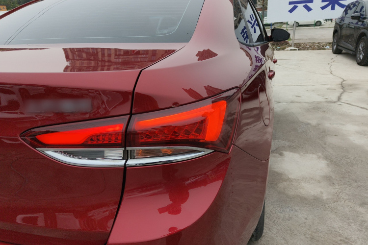 别克 英朗 2018款 15T 双离合进取型 国V车身外观9