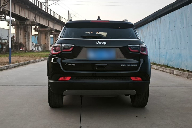 Jeep 指南者 2021款 220T 自动领先版车身外观6008