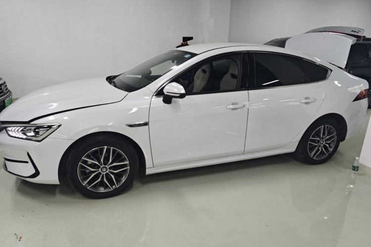 比亚迪 秦PLUS 2023款 冠军版 EV 510KM领先型车身外观4