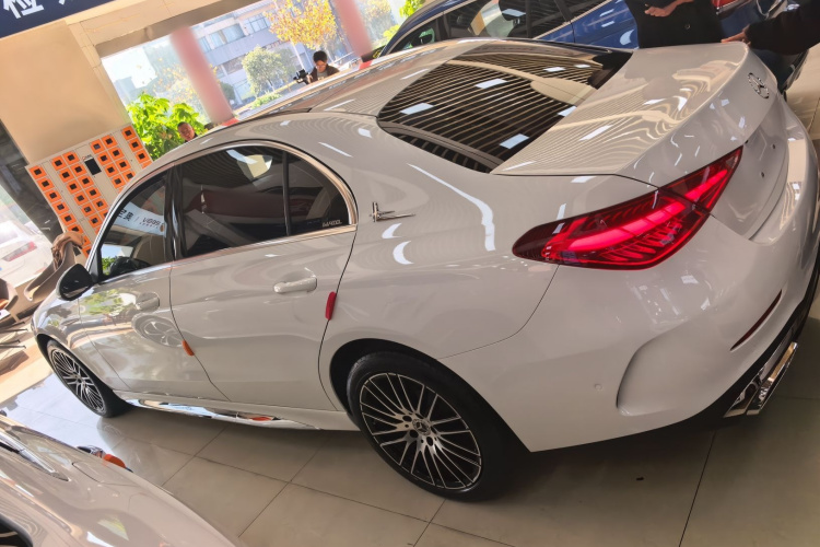 奔驰C级 2023款 改款 C 200 L 运动版车身外观4