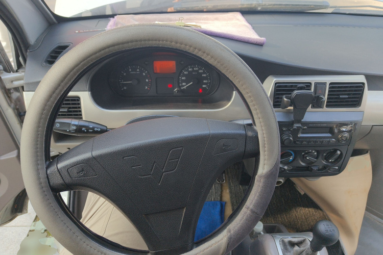 五菱汽车 五菱荣光 2011款 1.2L标准型中控内饰13