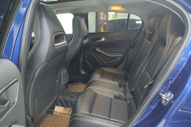 奔驰GLA 2018款 GLA 200 动感型中控内饰7004