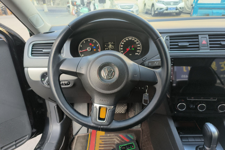 大众 速腾 2014款 1.6L 自动舒适型中控内饰13