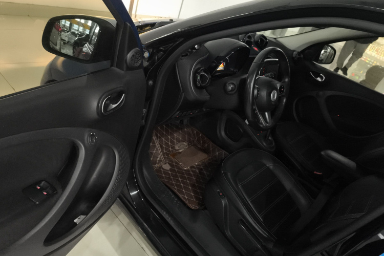 smart forfour 2016款 0.9T 66千瓦先锋版中控内饰7003