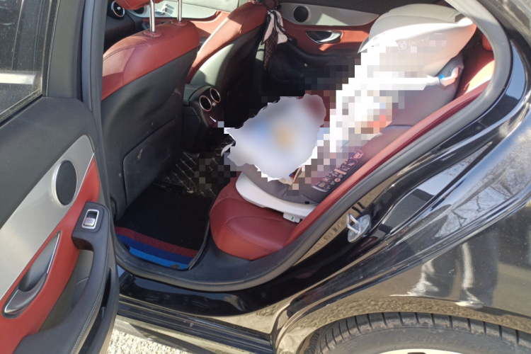 奔驰C级 2018款 C 200 运动版中控内饰21