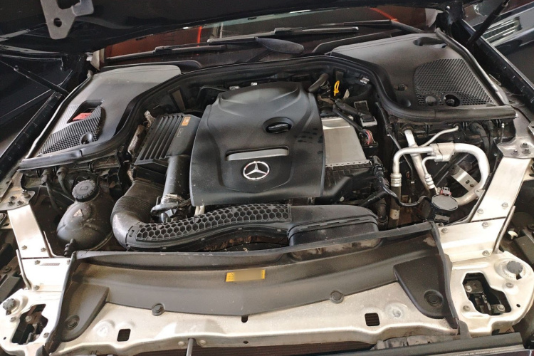 奔驰E级 2017款 E 200 运动型机舱底盘24