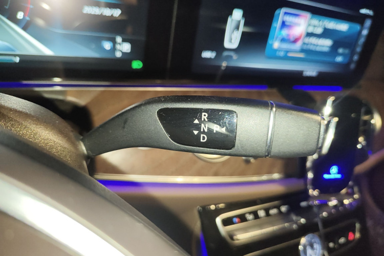 奔驰E级 2017款 E 300 L 豪华型局部细节18