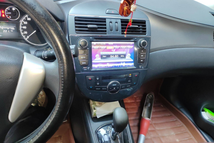 日产 骐达TIIDA 2013款 1.6L CVT酷咖版局部细节16