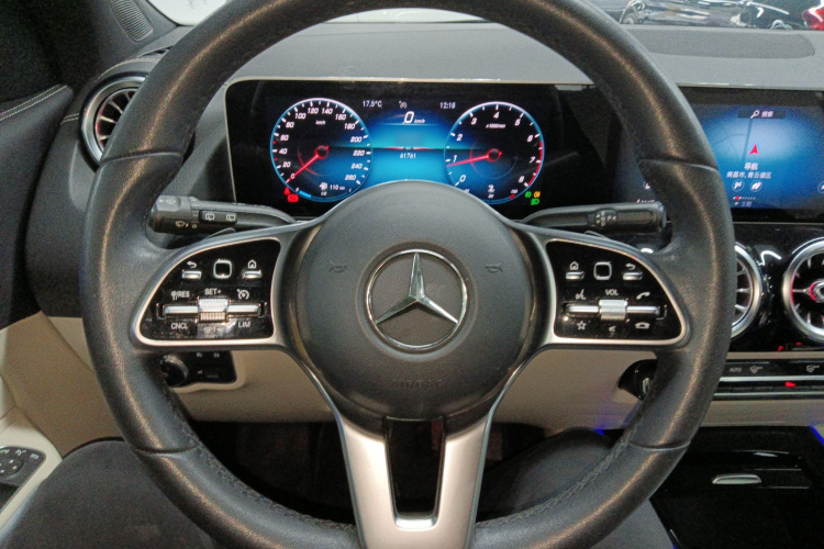 奔驰GLA 2020款 GLA 200中控内饰13