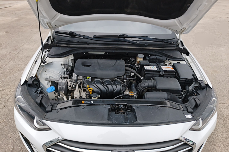 现代 领动 2018款 1.6L 自动15周年特别版机舱底盘24