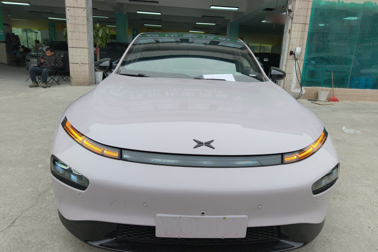 小鹏P7 2021款 670E鹏翼版车身外观2