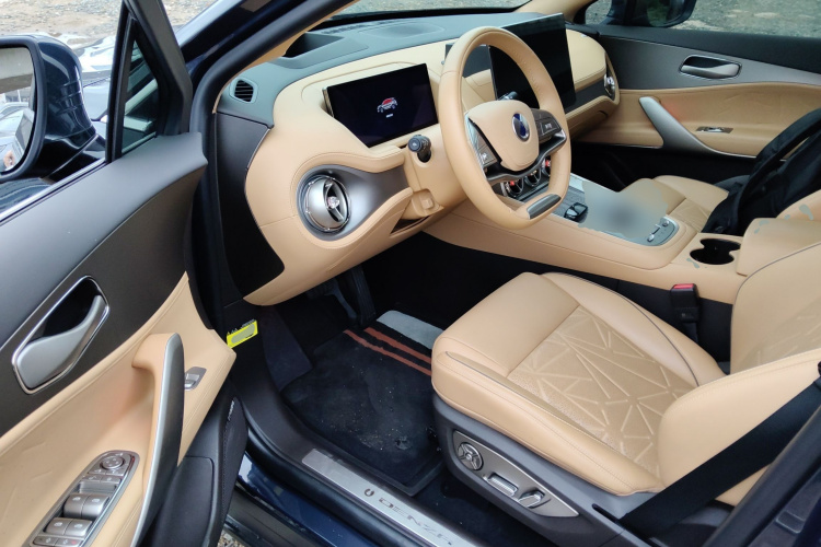 腾势N8 2023款 四驱超混旗舰七座版中控内饰20