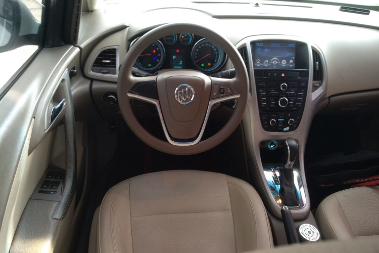 别克 英朗 2013款 GT 1.6L 自动时尚版中控内饰13