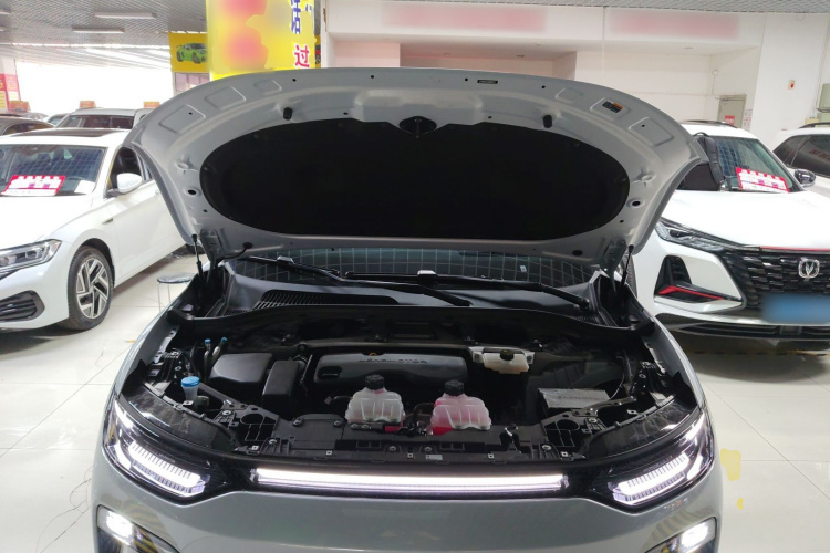 零跑汽车 零跑C11 2026款 增程 300激光雷达智尊版机舱底盘24