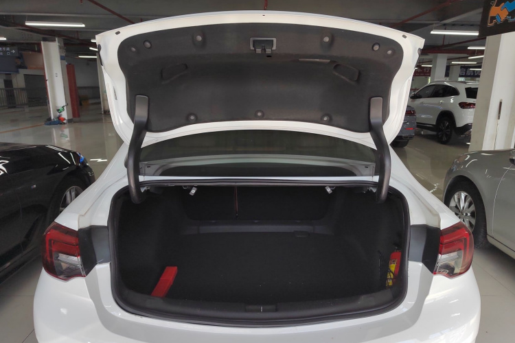 别克 君威 2019款 20T 精英型 国VI机舱底盘23