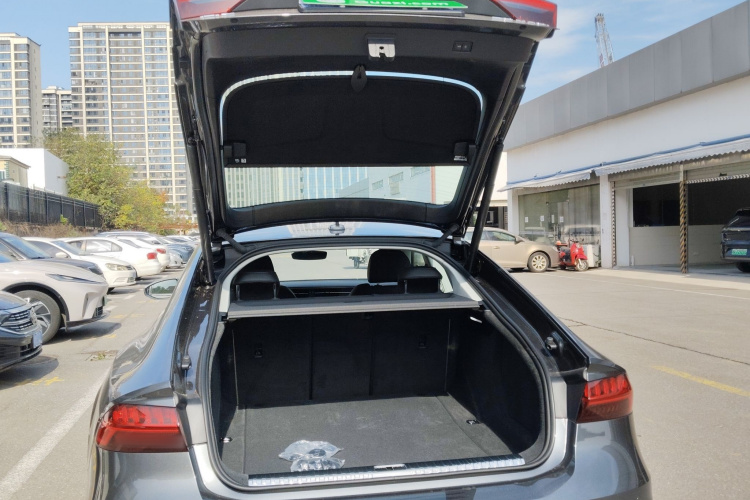 奥迪A7 2024款 45 TFSI 臻选型机舱底盘23