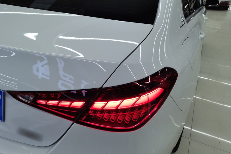 奔驰C级 2025款 C 260 L 运动版车身外观9