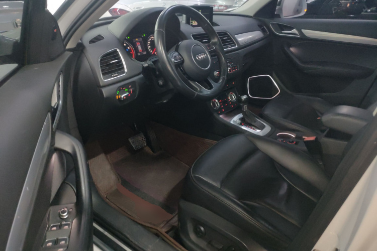 奥迪Q3 2013款 35 TFSI quattro 豪华型中控内饰19