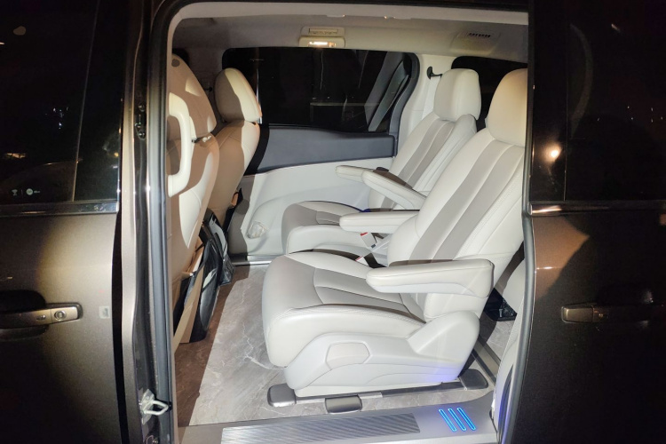 别克GL8 2023款 陆上公务舱 智享型中控内饰21