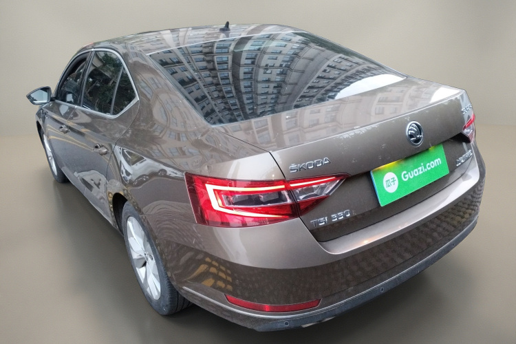 斯柯达 速派 2016款 TSI330 DSG创行版车身外观5