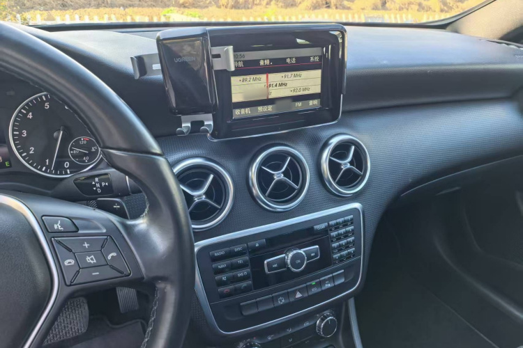 奔驰A级(进口) 2013款 A 180 时尚型中控内饰7005