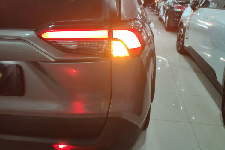 丰田 RAV4荣放 2024款 2.0L CVT两驱都市版车身外观6001