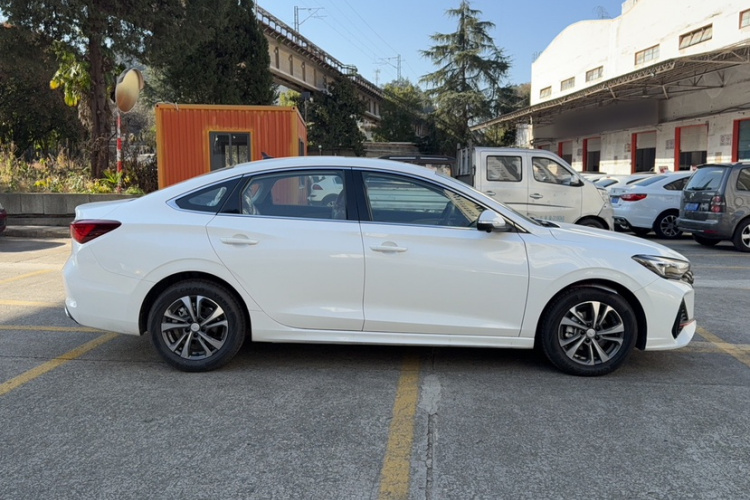 长安 逸动 2025款 PLUS 1.4T 双离合高能版车身外观6007