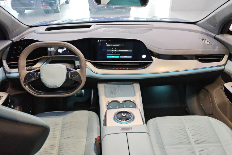 红旗天工08 2025款 110kwh 定制版中控内饰7002